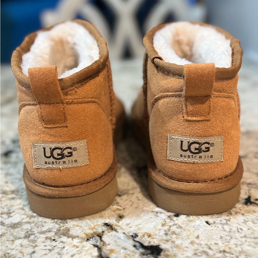 Classic mini Uggs